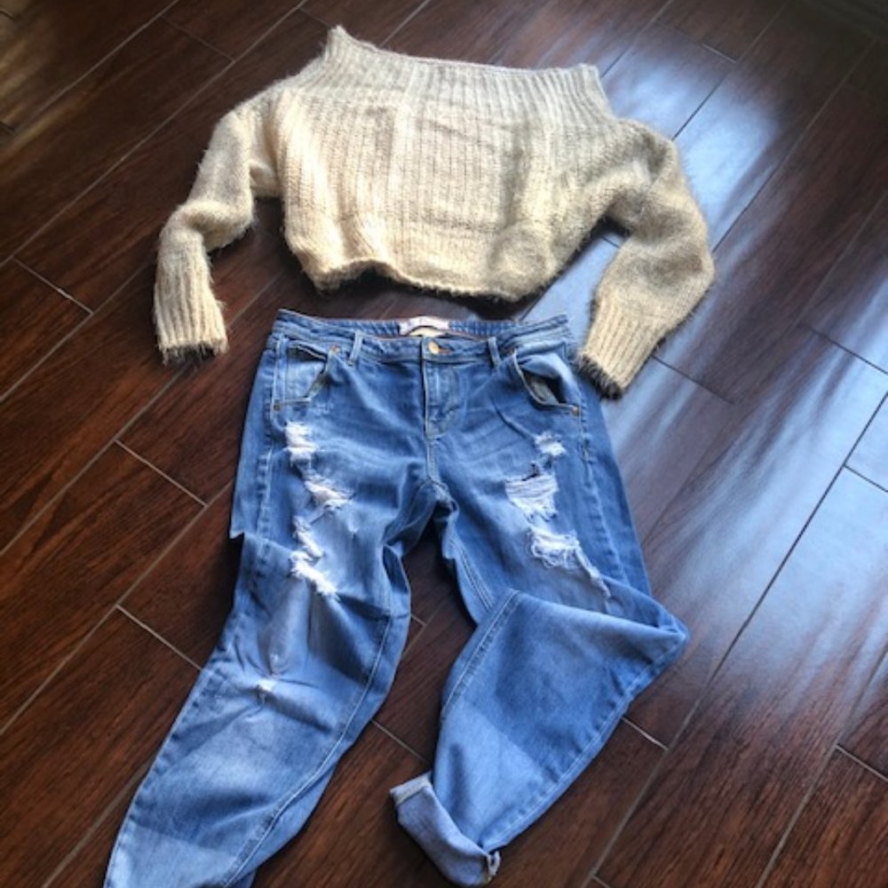 Casting LA Off-the-Shoulder Blush Sweater - L